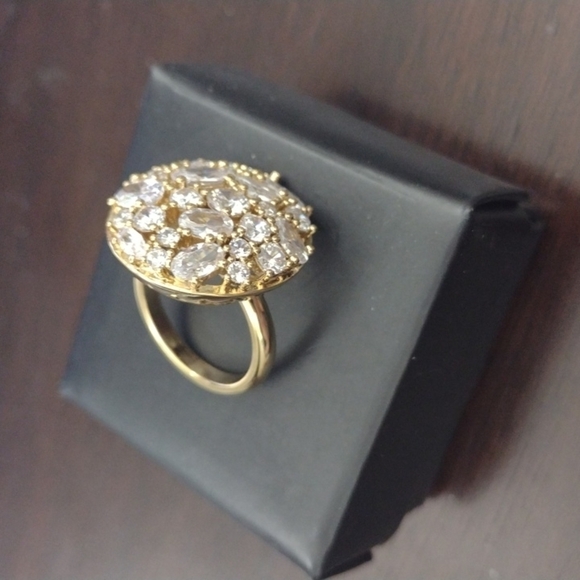 Avon Ring Iconic Statement NIB Goldtone Crystal rare - Picture 5 of 8